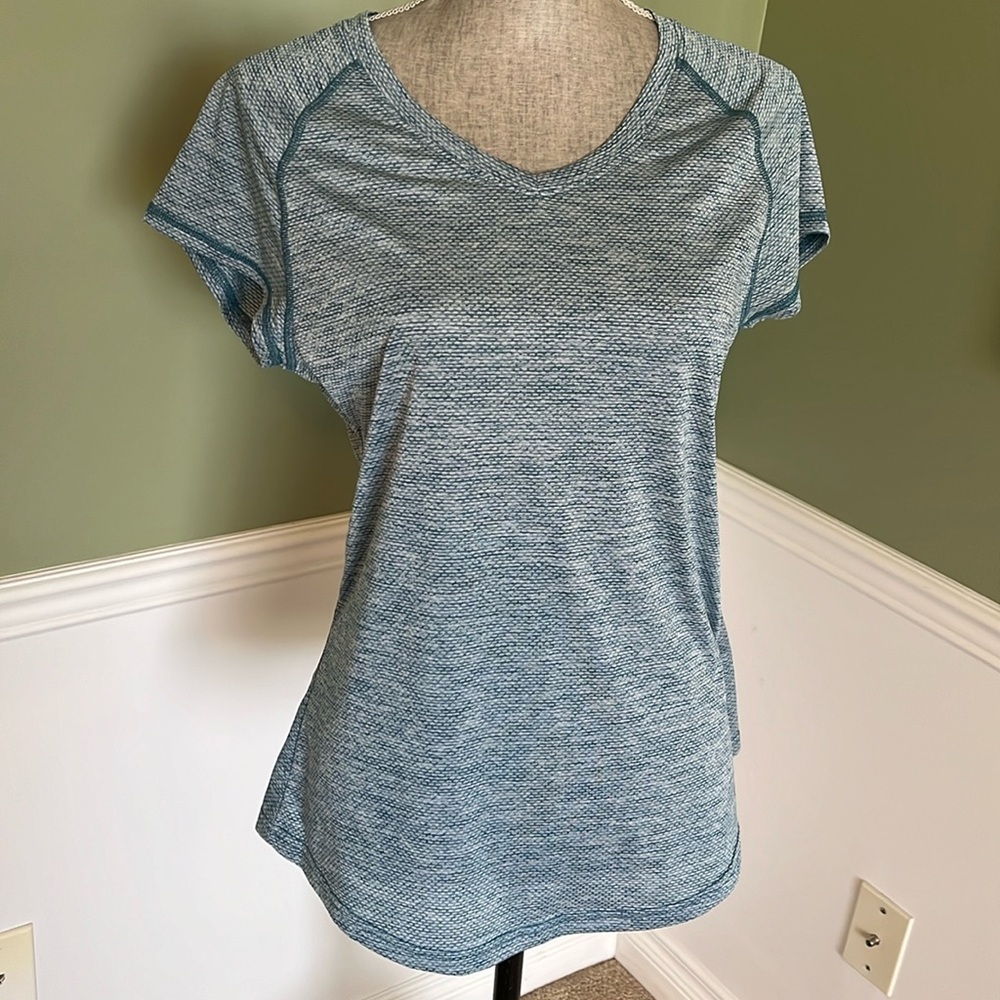 LEG3ND brand active top beautiful blue!